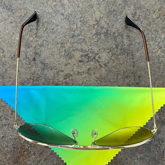 Ray-Ban Aviator Sunglasses - Picture 3 of 6